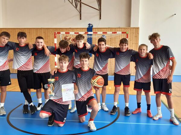 Basketbalisté vybojovali 2. místo v krajském finále